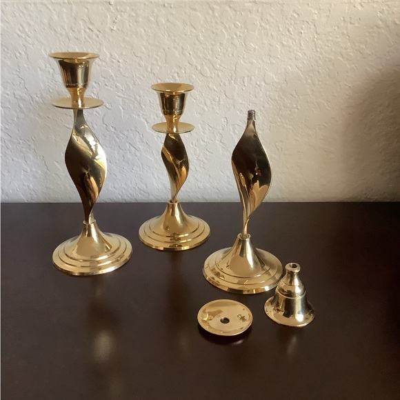VINTAGE SET OF 3 BRASS CANDLESTICK HOLDERS - GOLD - Picture 4 of 7